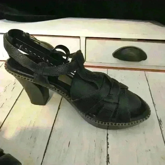 Naturalizer Leather Sandals - Picture 2 of 4